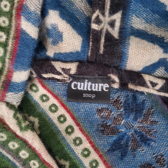 Aztec style poncho - Picture 2 of 3